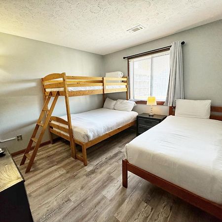 Spacious Modern Condo - 1St Floor - One Block To The Beach Myrtle Beach Extérieur photo