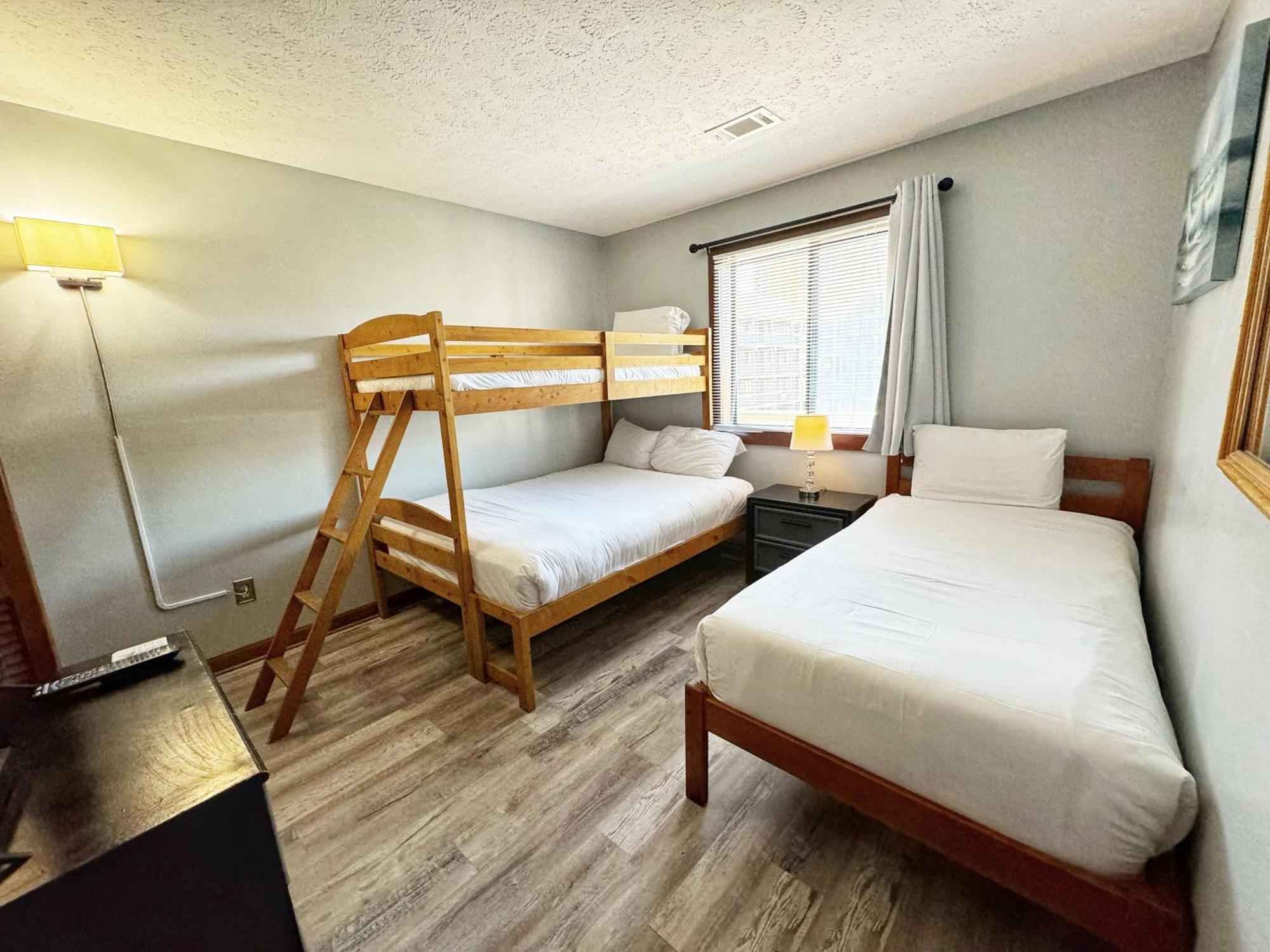 Spacious Modern Condo - 1St Floor - One Block To The Beach Myrtle Beach Extérieur photo